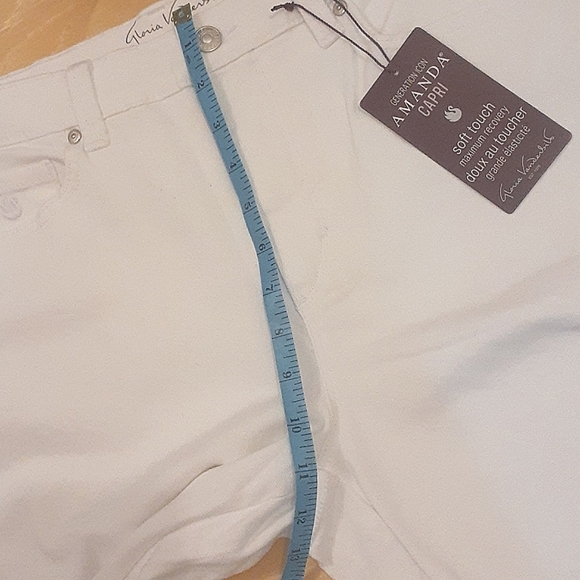 3 for $25 Bundle Sale- NWT Gloria Vanderbilt White Denim Capris, Size 10 - Picture 14 of 16